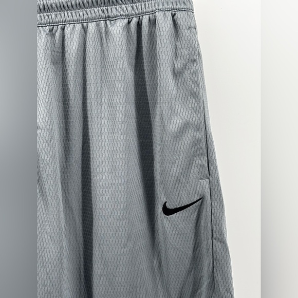 Nike Mens Gray‎ Loose Fit Below the Knee Drawstring Shorts NWT Size LG - Picture 4 of 11